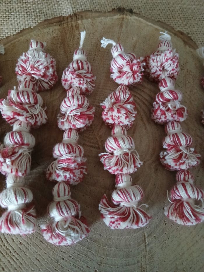 Lot de 11 pompons long glands rouge crème coudre ou autre - photo numéro 2