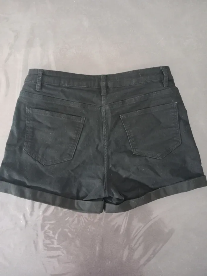 Short noir La Halle taille 38 très bon état - photo numéro 3