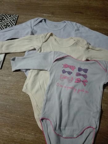 Lot bodie body bébé fille 12 mois jaune violet rose uni noeud pretty