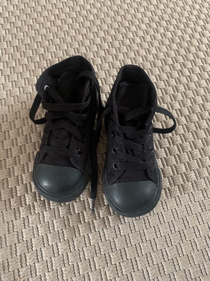 Baskets Converse Noir All Star en pointure 22 - photo numéro 2