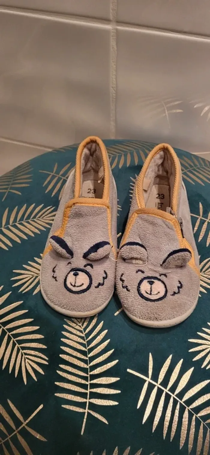 Chaussons taille 23