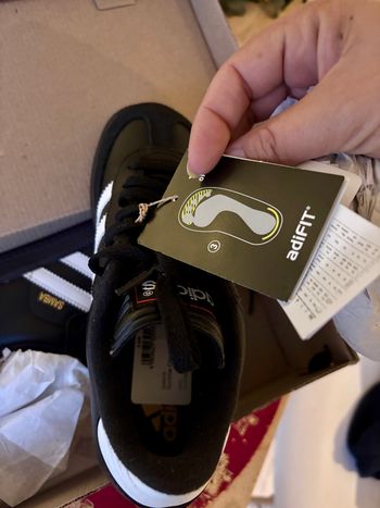 Adidas Samba junior neuves et authentique noires et blanches