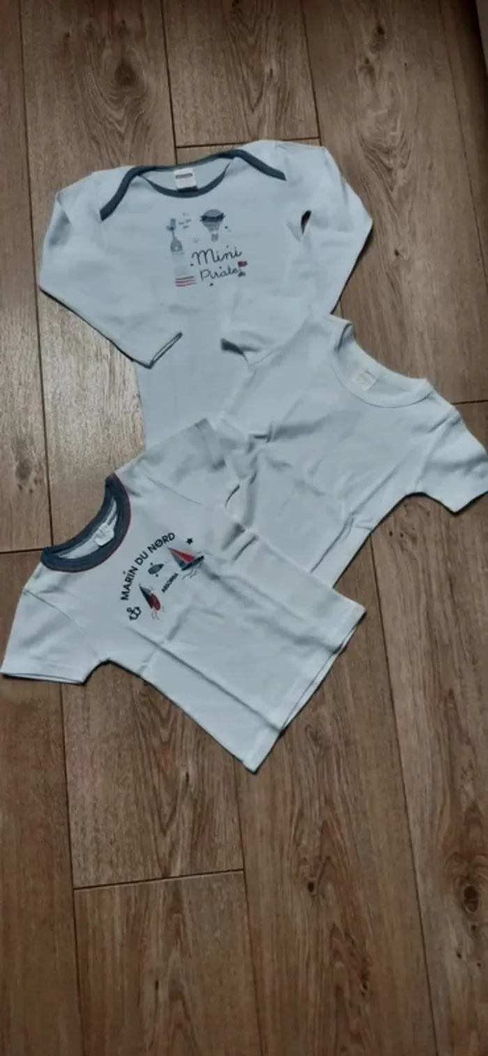 Lot de 3 hauts/ tee-shirts nuit absorba 3 ans en parfait état