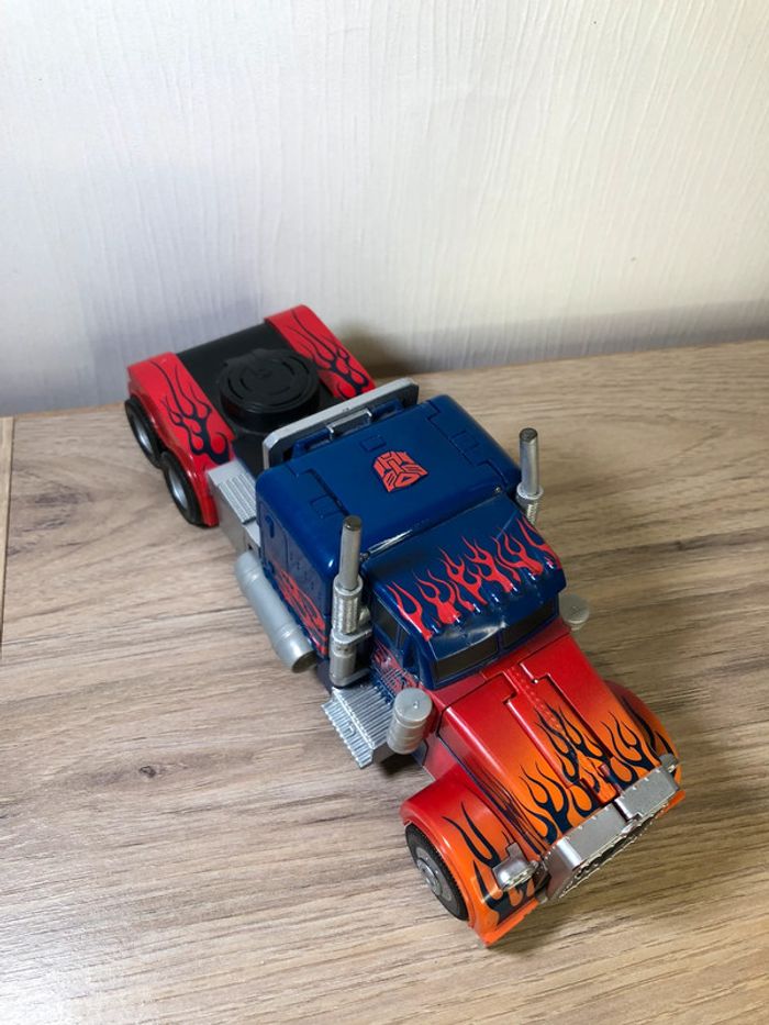 Figurine Transformers 2010 hasro optimus prime camion transformable - photo numéro 2