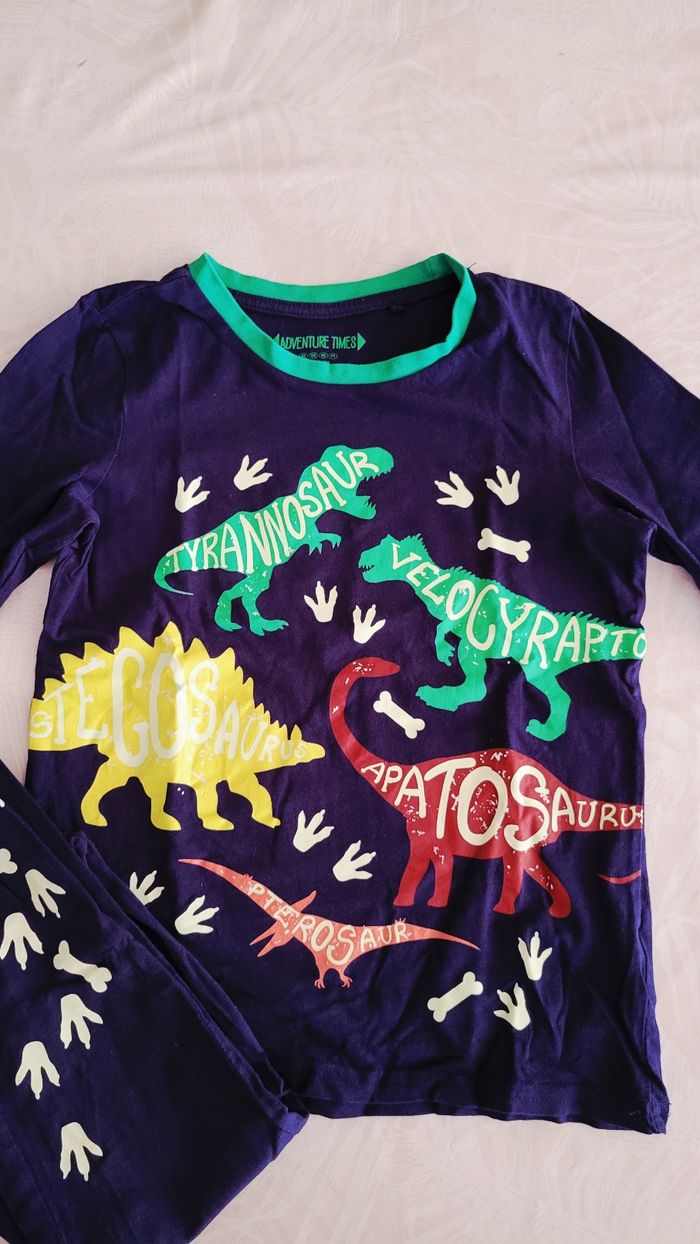 Pyjama dinosaures phosphorescent à manches longues en taille 7-8 ans. - photo numéro 2