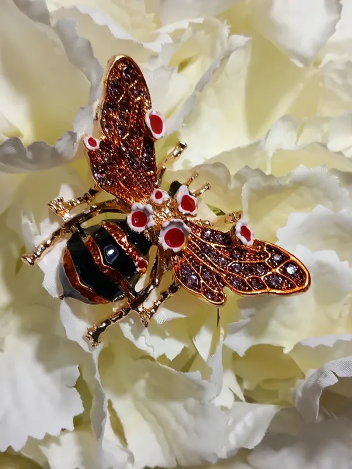 Grande broche en forme d abeille dorée - photo numéro 7