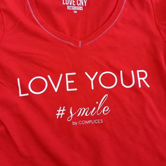 T-shirt femme imprimé rouge à col en V Complices taille M - photo numéro 3