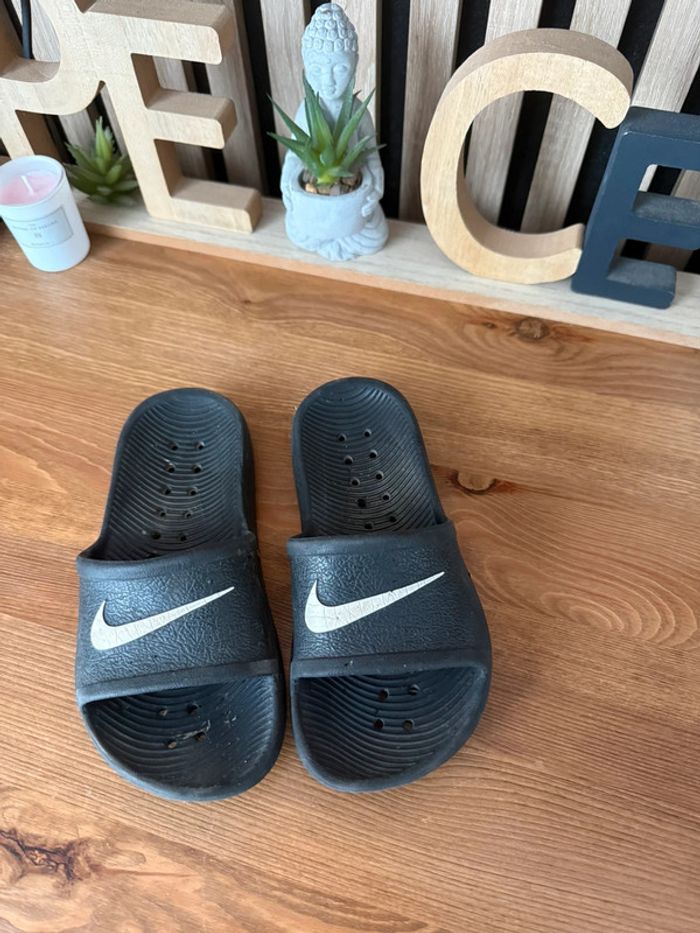 Tongs/claquettes Nike noir et blanche
