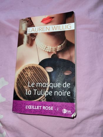 Le masque de la tulipe noire l œillet rose