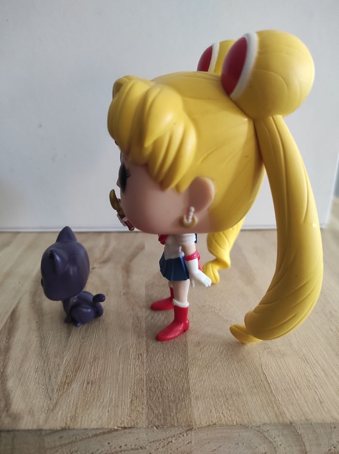 Figurine Funko pop Sailor Moon with Moon Stick and Luna 90 SANS boîte - photo numéro 2