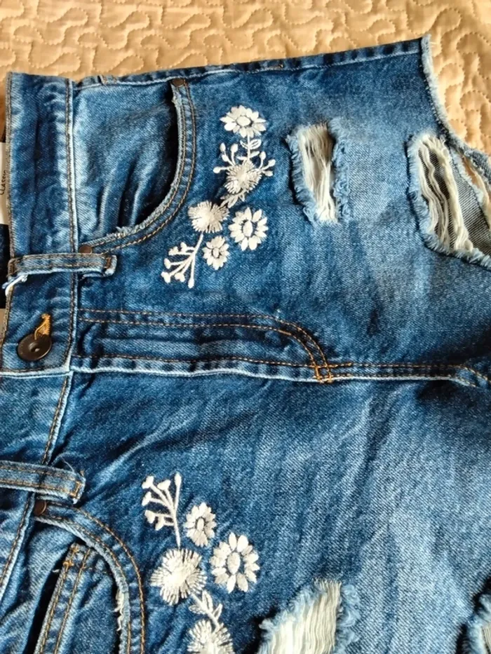 Short jeans  femme. Marque Ardene (A195)