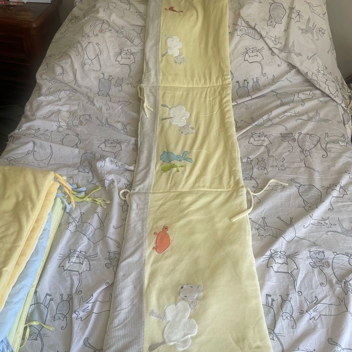 Tour de lit bébé