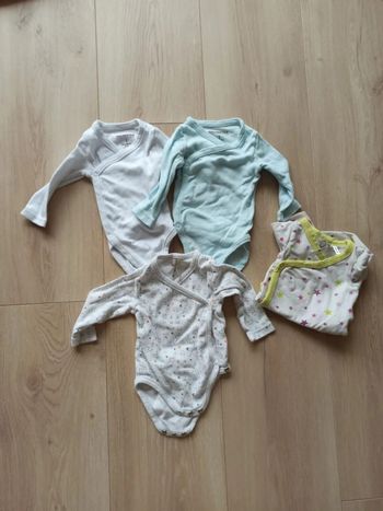 Lot de 3 bodies manches longues + offert