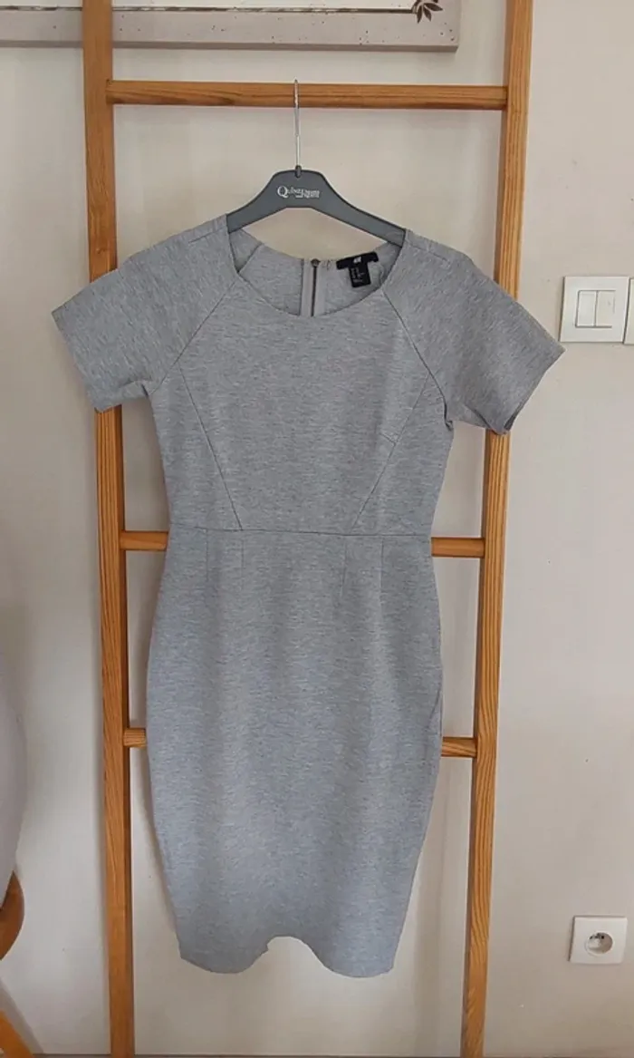 Robe grise près du corps moulante H&M T 34 - photo numéro 7