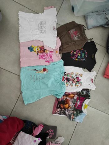 Lot de 5 tee shirts , 2 débardeurs et 1 bas taille 4 ans