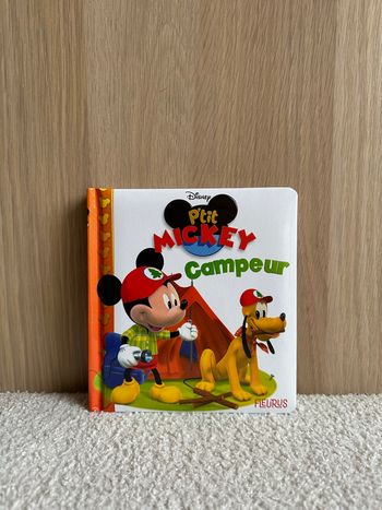 Livre Mickey campeur