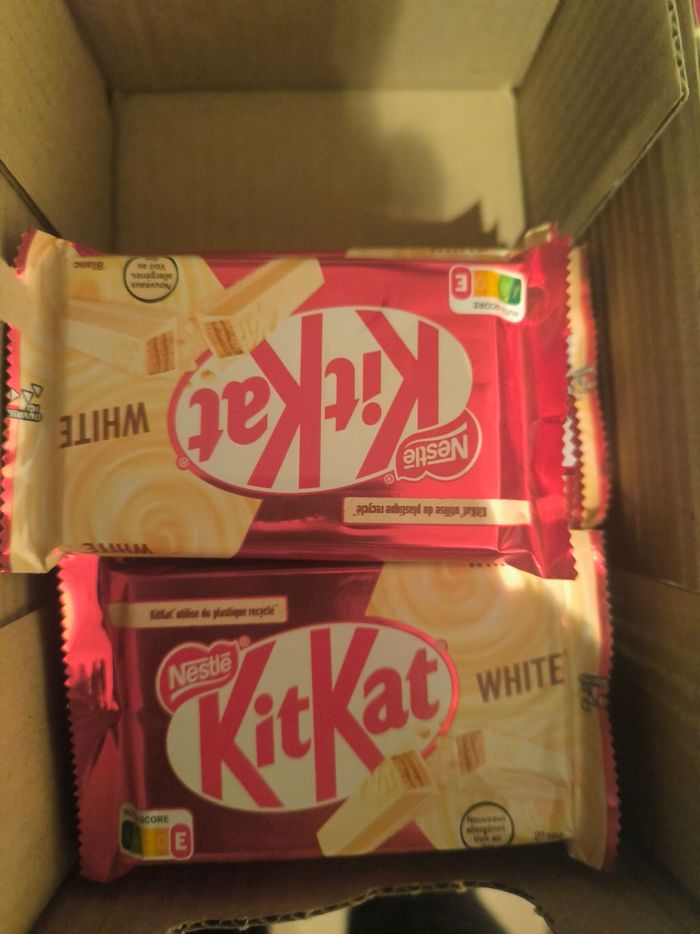 13 Kit Kat chocolat blanc (11/25)