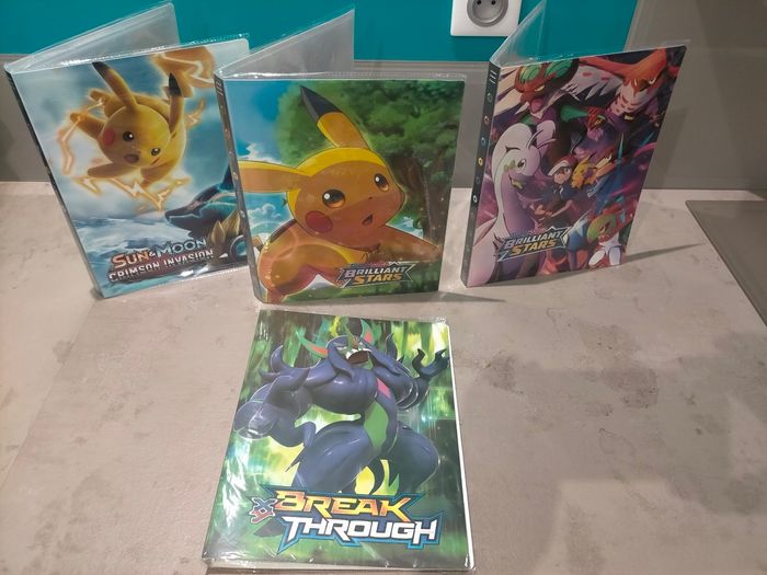 4 classeurs pour 540 cartes Pokémon