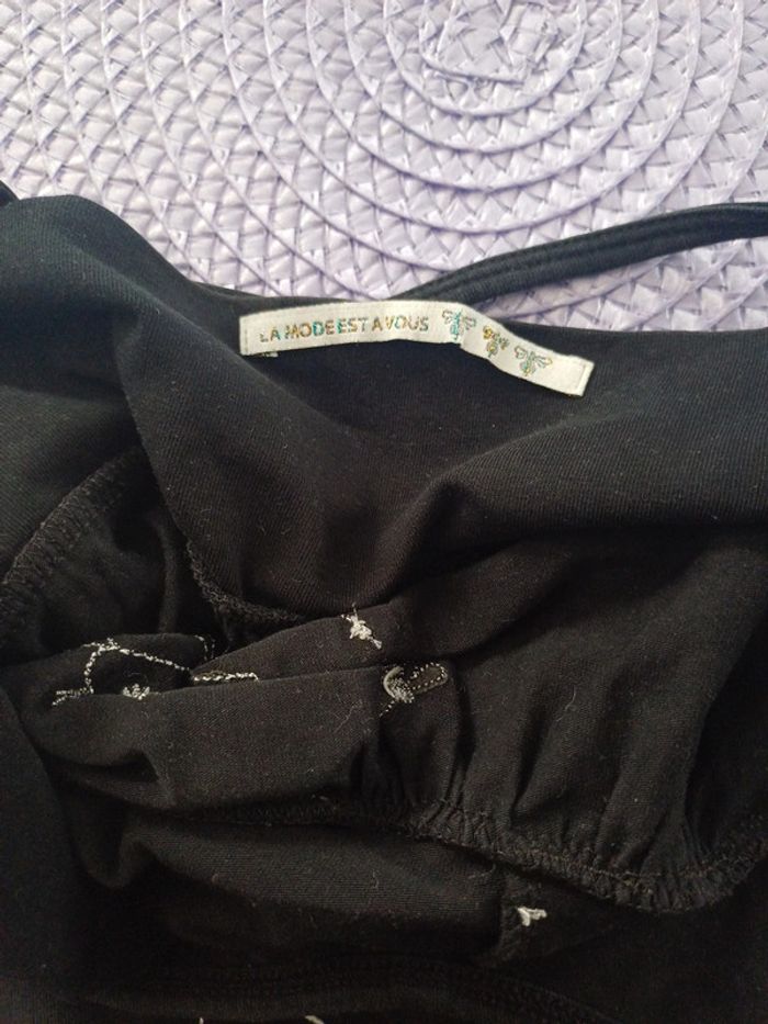 Top femme noir avec dessin fleur taille M - photo numéro 3