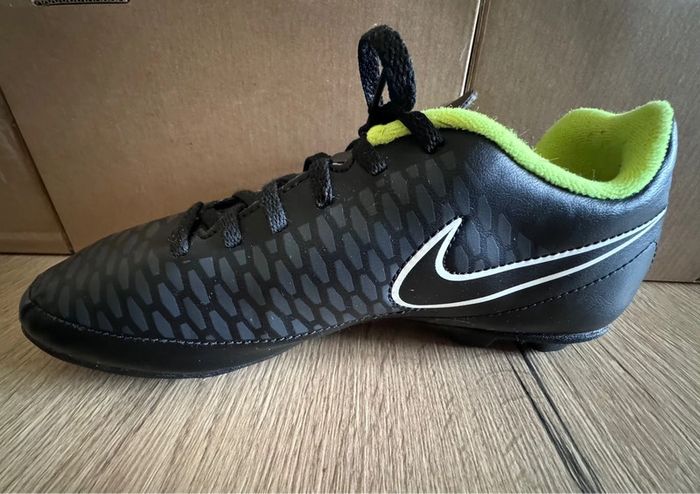 Baskets foot Nike pointure 38 très bon état - photo numéro 7