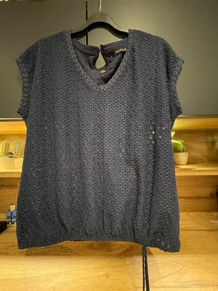 Blouse ajourée Bréal bleue marine