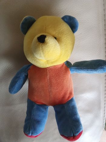Ours tête jaune doudou bras bleu corps rouge  / orange  en posture debout peluche ourson vintage doudou ancien