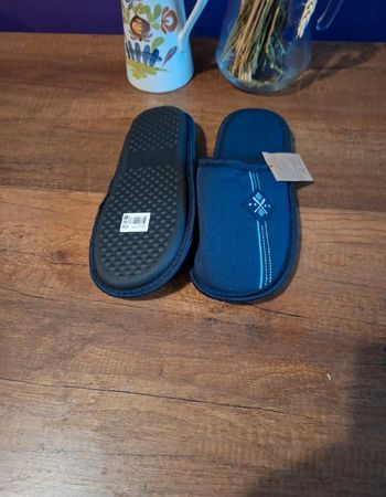 Chaussons 41/42 neufs
