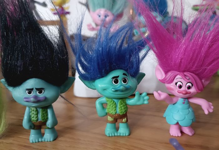 Lot de figurines trolls Poppy et ses amis + cadeaux - photo numéro 4