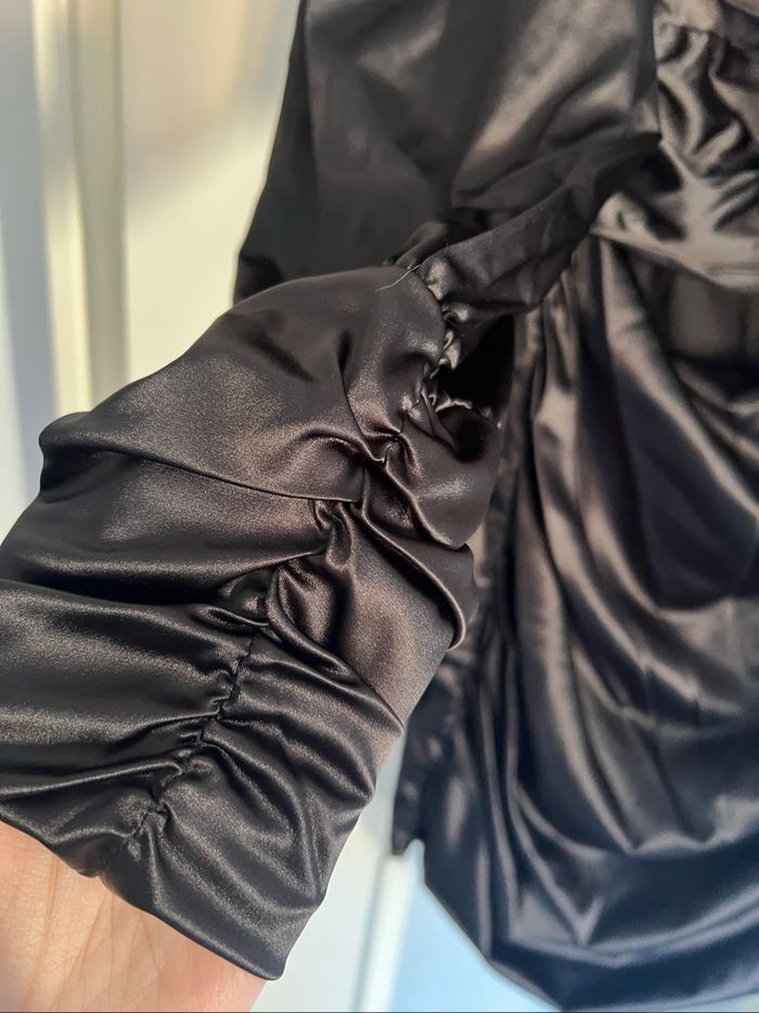Robe noire satinée - photo numéro 3