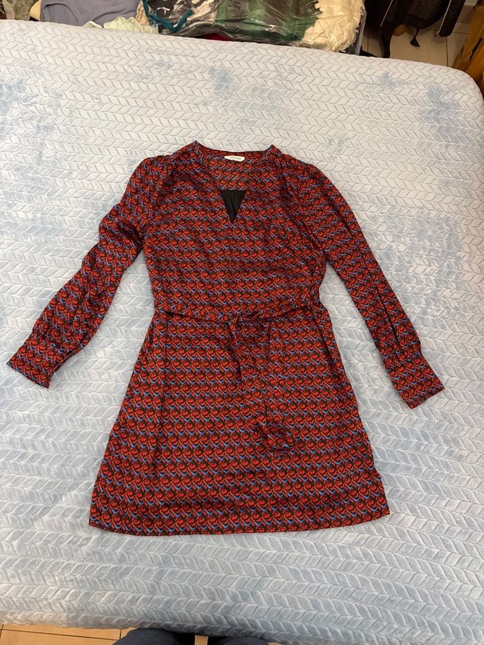 Robe droite à motifs rouge bleu et noir