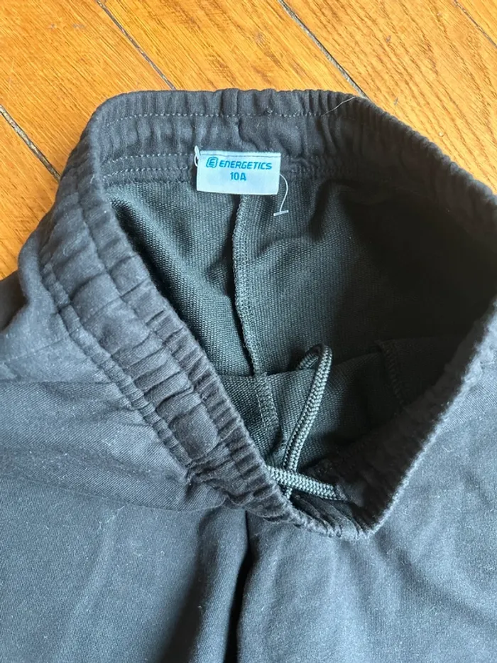 NEUF short noir taille 10 ans - photo numéro 2