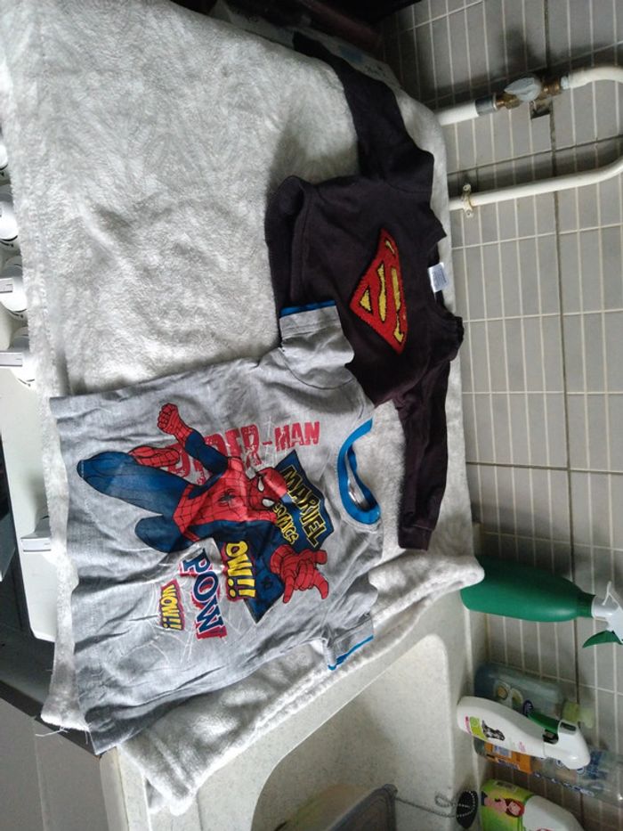 Pull superman et tee shirt Spider man 12 mois