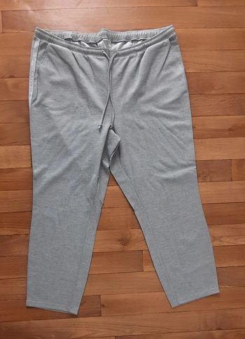 Pantalon gris et blanc Neuf Taille 52