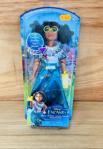 Disney encanto poupee chantante mirabel