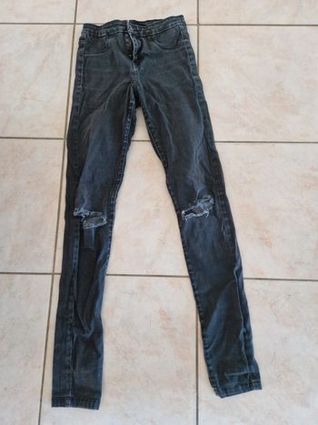 Jean troué zara noir taille 12 ans 32 xxs