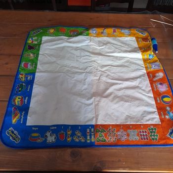 Tapis aquadoodle et crayon
