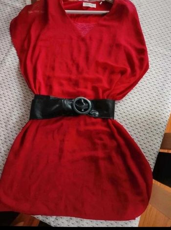 Robe  rouge
De  marque  Naf  Naf  
 I.Code  Y2k