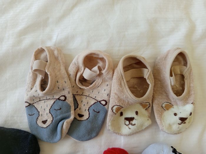 Lot de chaussettes et de chaussons  21-23 - photo numéro 2
