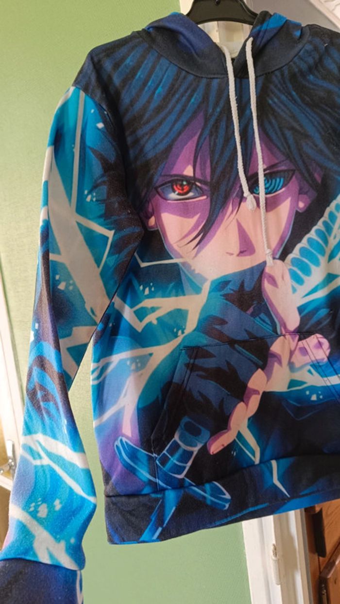 Pull manga à capuche - photo numéro 3