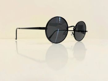 Lunette de soleil mixte noire ovale small uvprotection catégorie 3