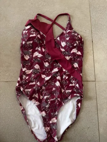 Maillot de bain une pièce, taille S, très bon état