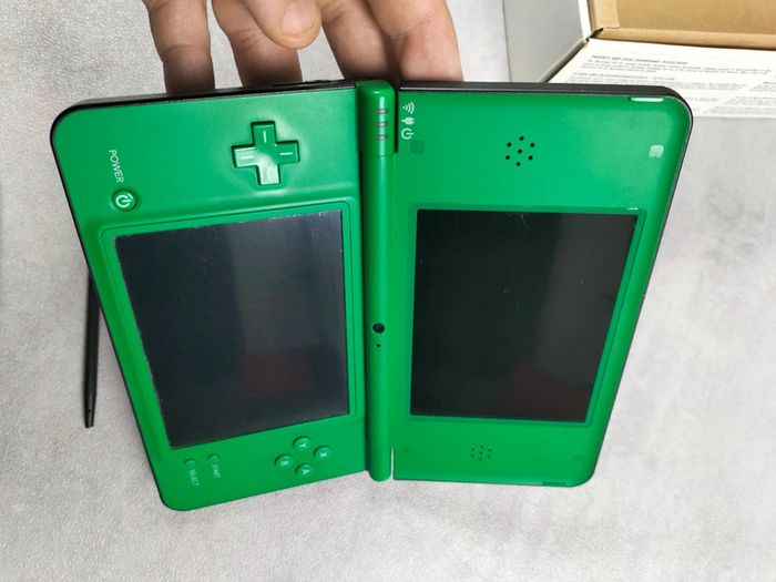 Console Nintendo DSi XL – Édition verte – Complète en boîte - photo numéro 10