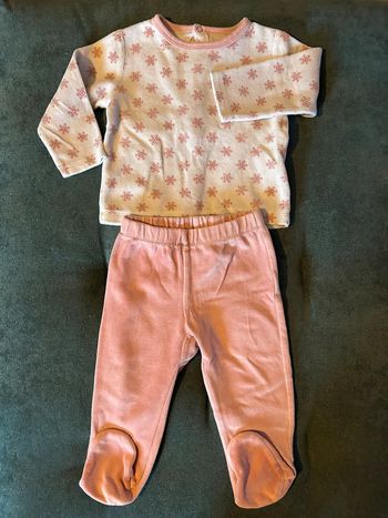 Très beau pyjama 2 pièces 12 mois