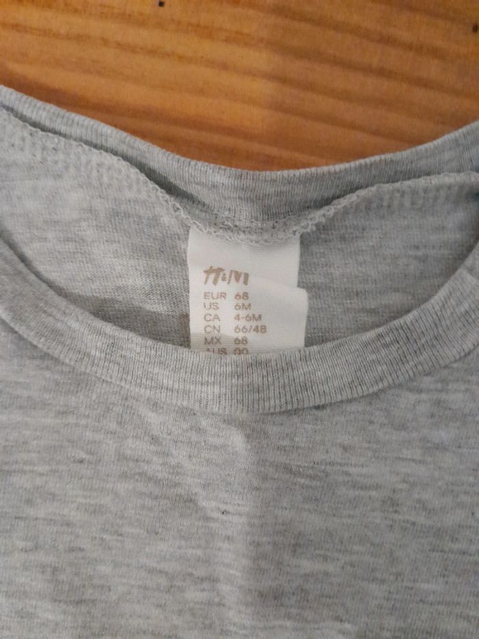 tee shirt manches longues gris H&M 4-6mois - photo numéro 2
