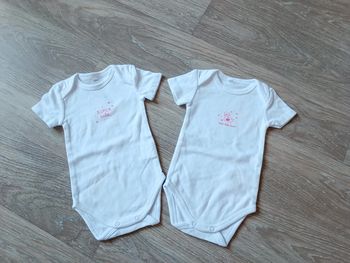 Lot 2 bodies neuf 3 mois