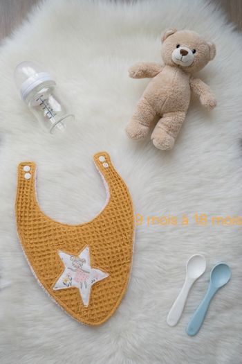 Bavoir bandana 9 mois à 18 mois Création fait main artisanale