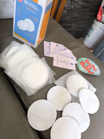 Boite de coussinets d'allaitement ouverte