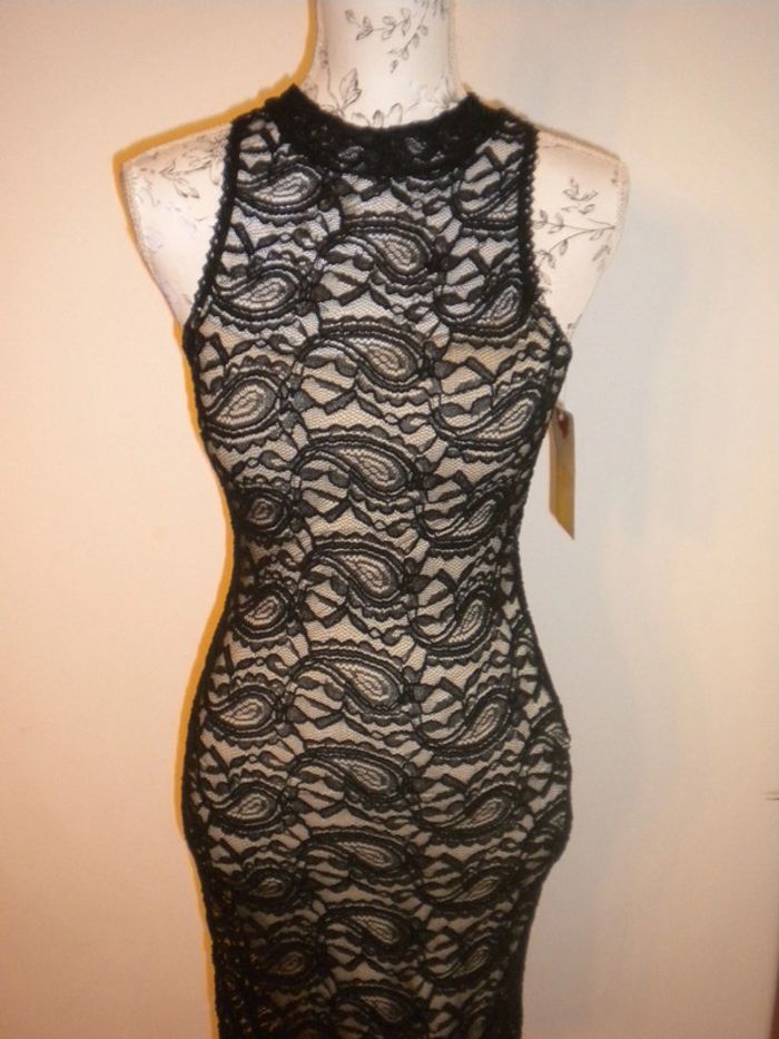 Robe  dentelle taille 38 - photo numéro 4