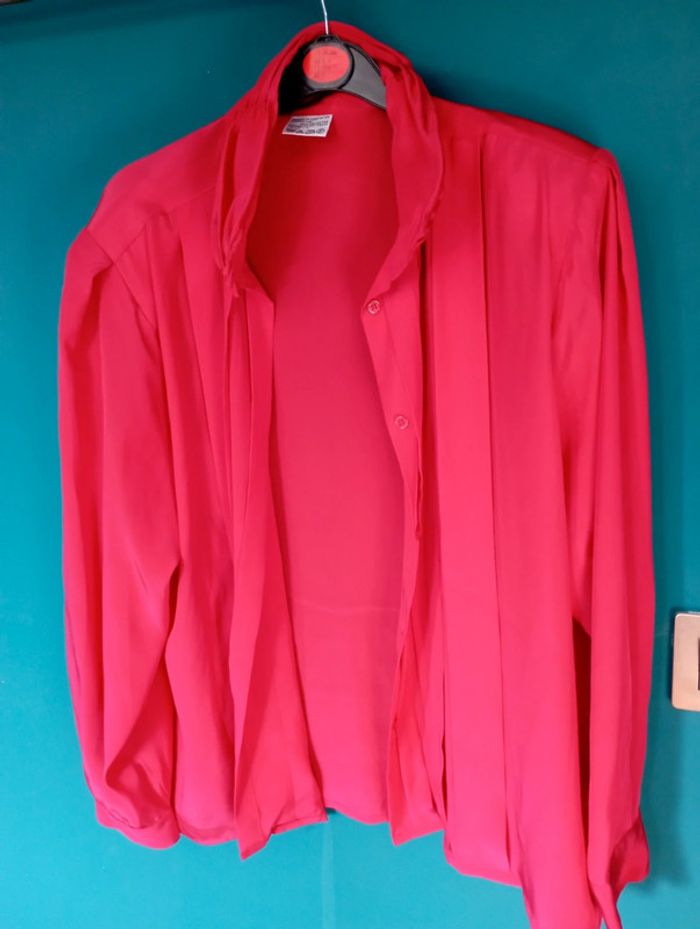 Blouse chic col haut satiné rouge cerise - photo numéro 3