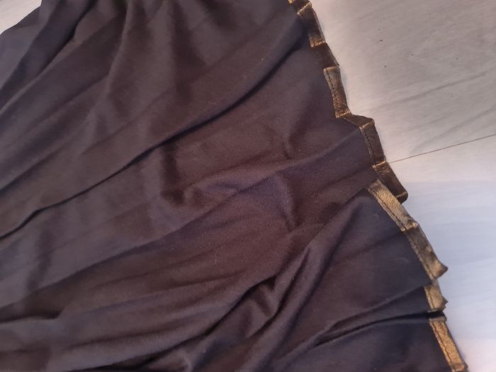 Robe noire bas plissée rebord doré Morgan Taille 34/36 - photo numéro 9